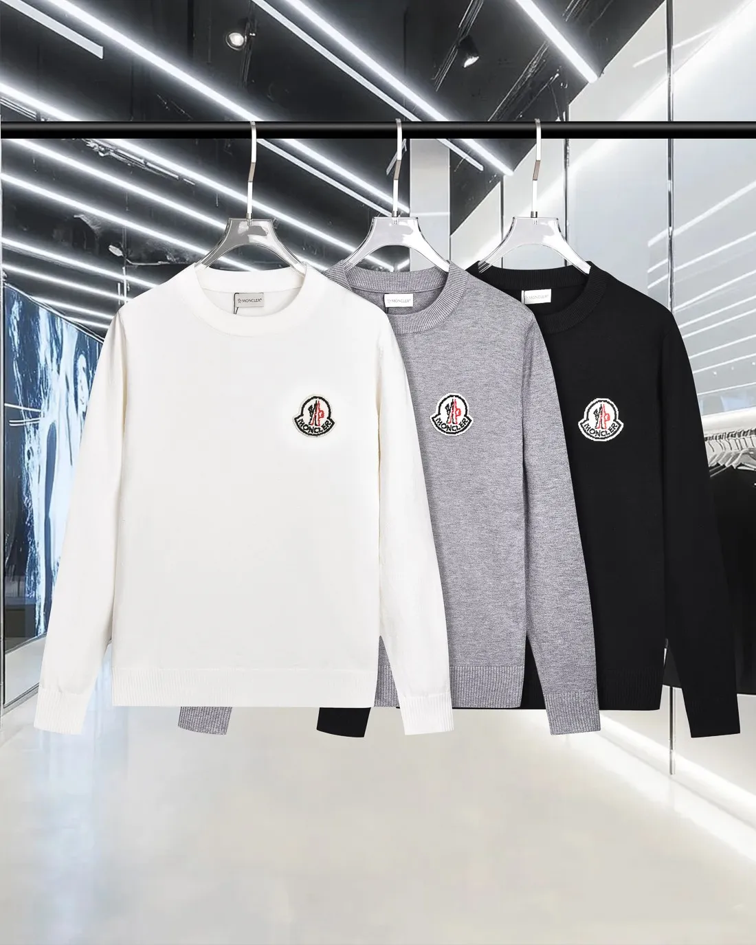 MONCLER/ 2025Fw Classic logo ， Retro Same Style Versatile : Black.White.Gray. Size：M-3XL